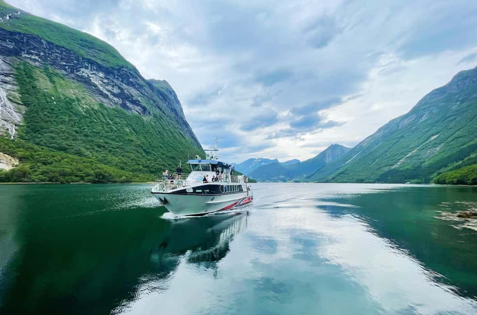 Image N°5 de Ålesund-Sæbø aller-retour (arrêt de 2 heures à Sæbø) activité à Sykkylven, publiée par le prestataire
