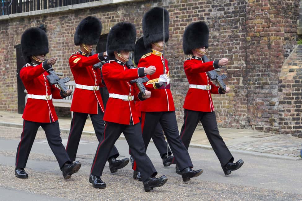 bild nr.2 av London: Londons torn, Themsenbåt och vaktavlösning aktivitet i London, uppladdad av arrangören