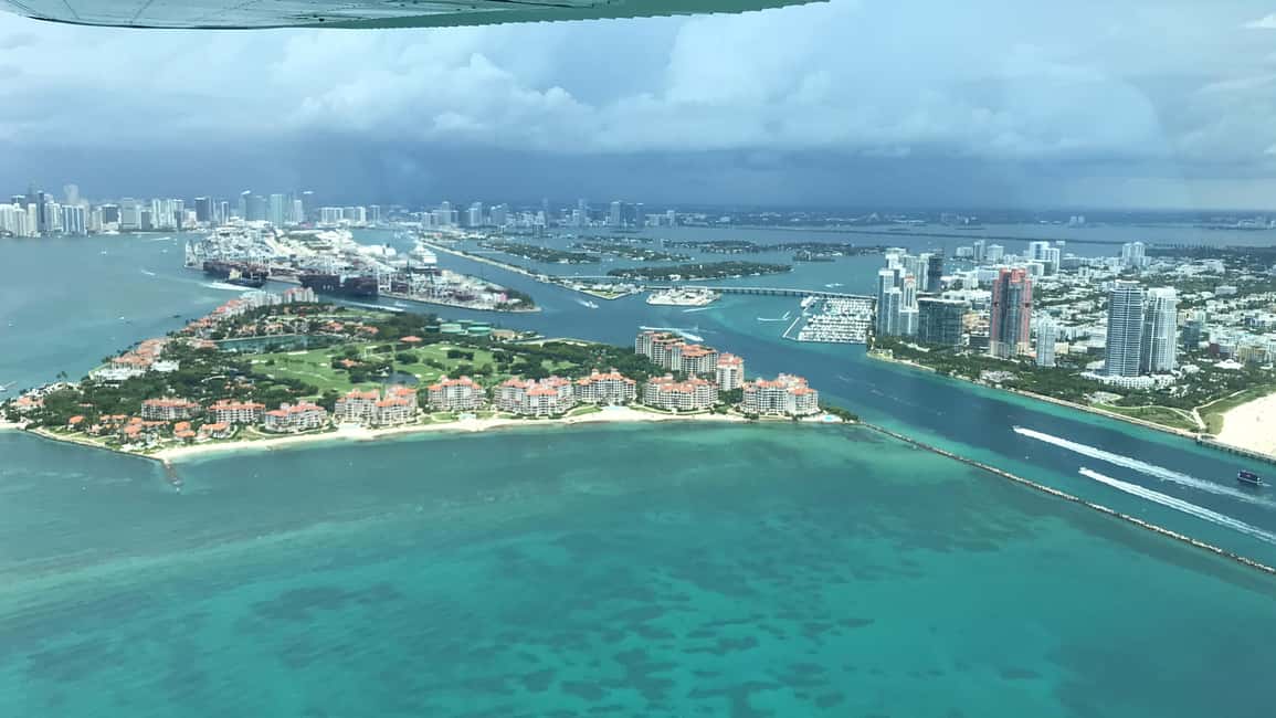 image n.26 of Miami Beach: South Beach Private Airplane Tour with Drinks activity in Miami, uploaded by supplier