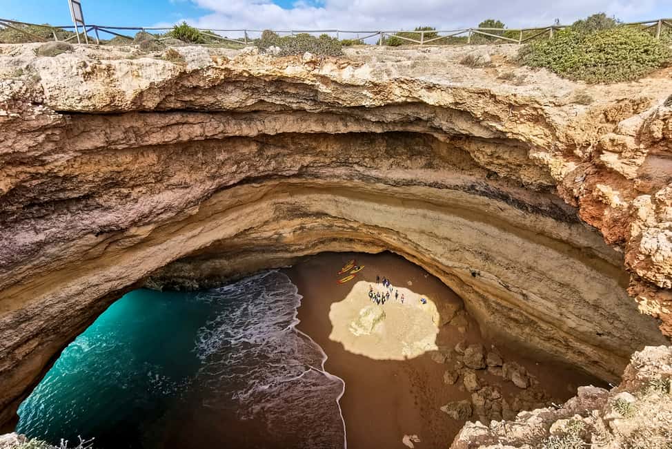 Image N°12 de Benagil : Visite guidée en kayak de la grotte de Benagil activité à Benagil, publiée par le prestataire