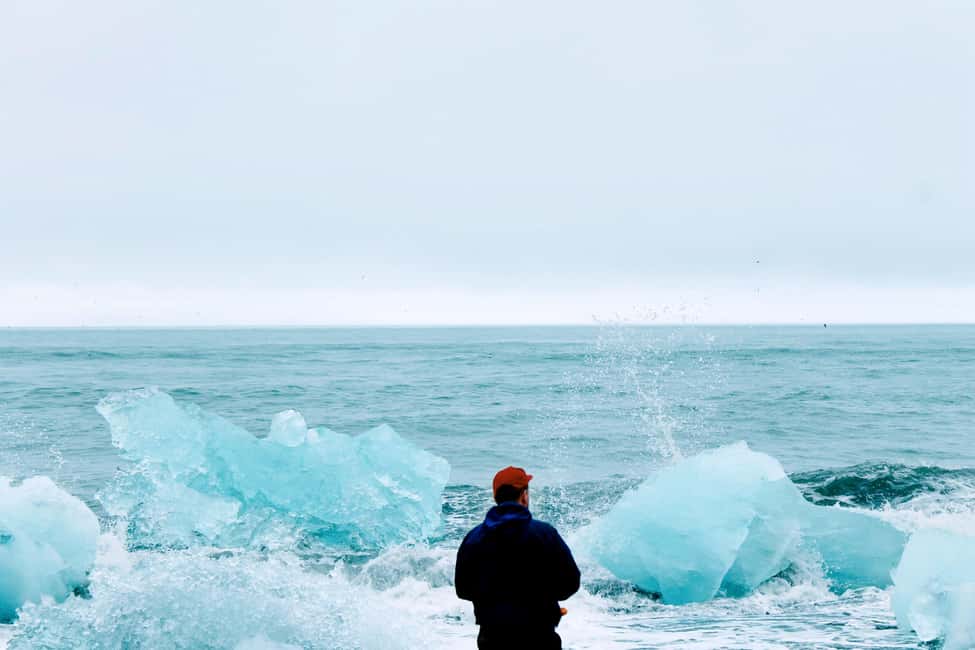 imagen n.º 3 de Excursión de 2 días a la Costa Sur de Islandia actividad en Norðurland Eystra, subida por el proveedor