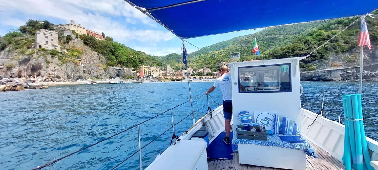 Immagine nº 16 di Tour giornaliero in barca alle Cinque Terre con tradizionale gozzo ligure attività a Vernazza, caricata dal fornitore