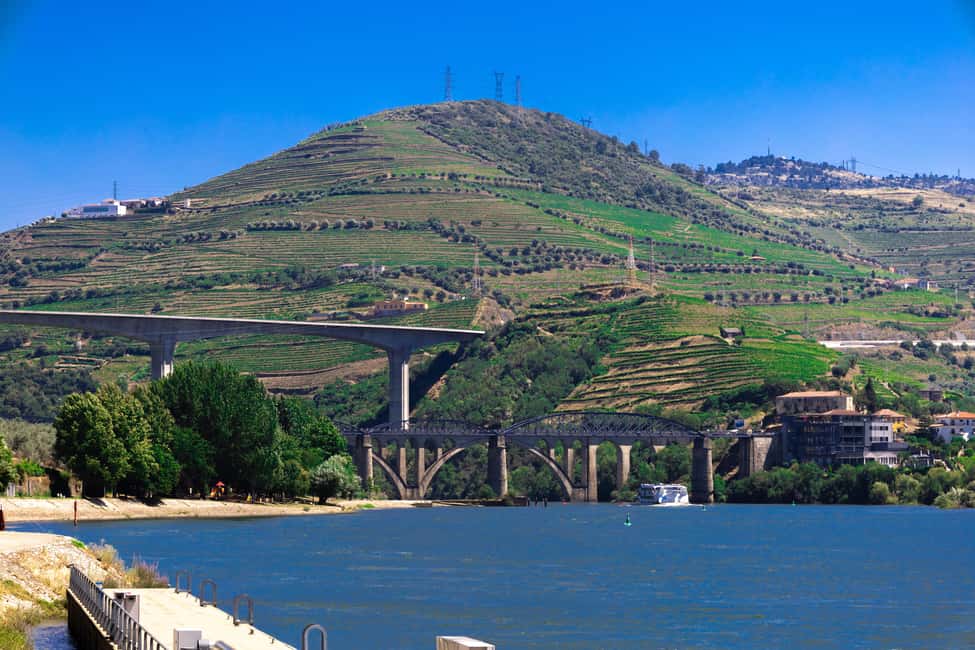 Image N°12 de De Porto : croisière sur la rivière Régua à Porto avec déjeuner à bord activité à Région Nord, Portugal, publiée par le prestataire