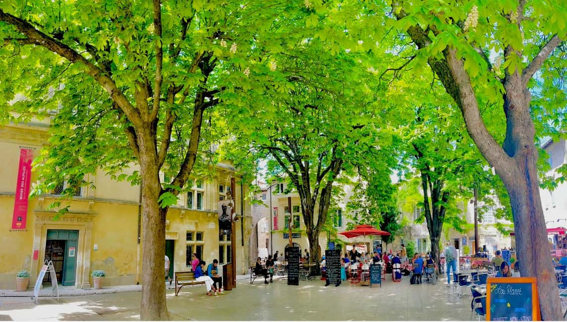 imagem n.9 de De Avignon: Excursão de 1 dia à Provença atividade em Nimes, carregada pelo fornecedor