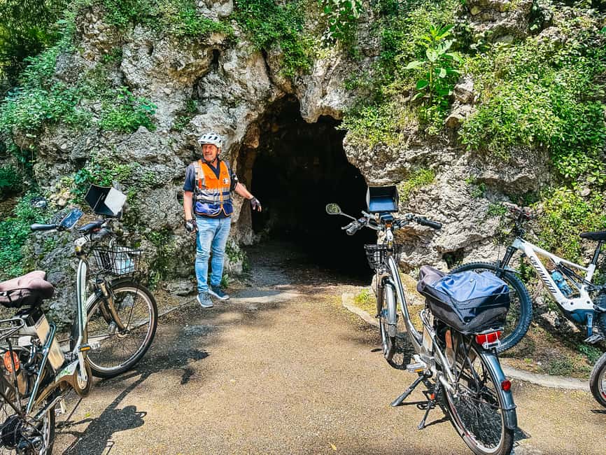 imagem n.11 de Lago Como: passeio de eBike com guia ao vivo, capacete eletrônico e iPad atividade em Lombardia, carregada pelo fornecedor