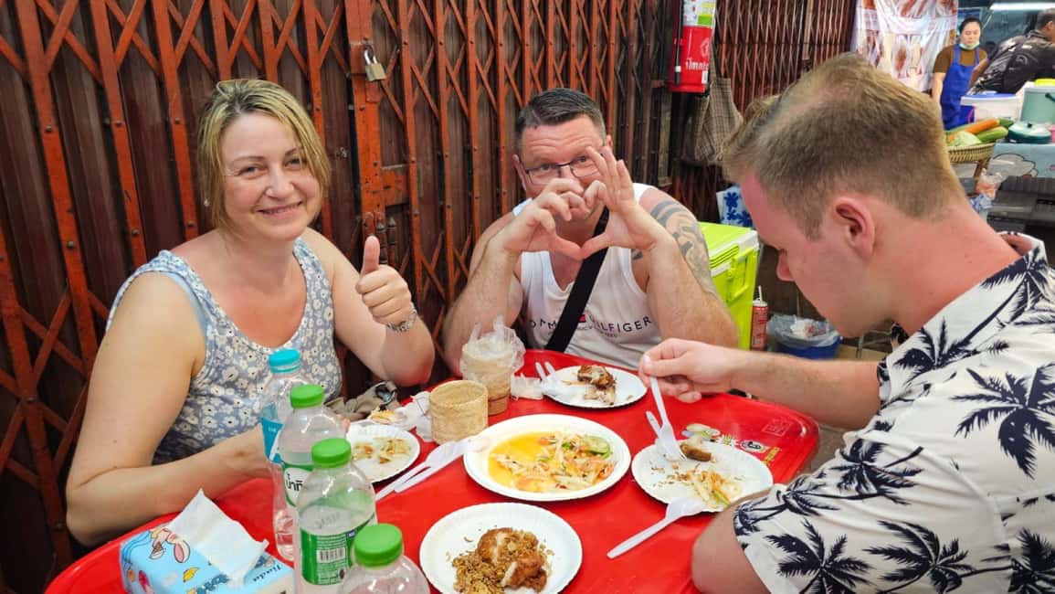 imagem n.2 de Bangkok Authentic Tasting Thai-Chinatown Walking Food Tour atividade em Bangkok, carregada pelo fornecedor