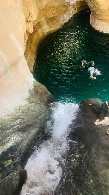 Immagine nº 42 di Muscat: escursione di un'intera giornata a Wadi Shab, grotta romantica e sinkhole attività a Regione al-Sharqiyya, caricata dal fornitore