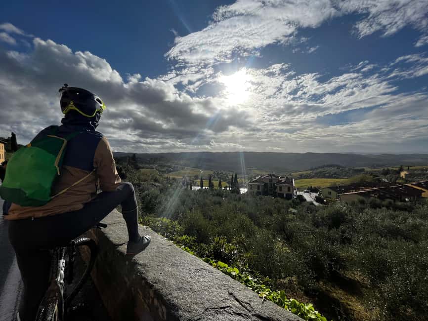 imagen n.º 4 de Chianti: tour en bicicleta eléctrica con visita al castillo y cata de vinos actividad en Siena, subida por el proveedor