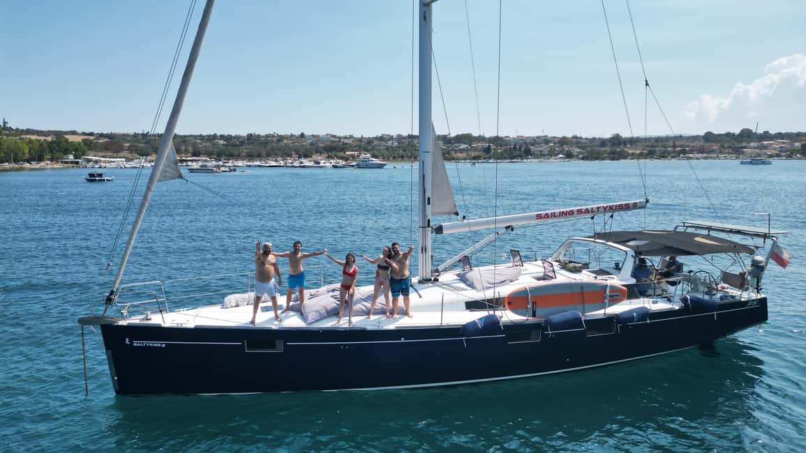 imagen n.º 5 de Catania: Vuelta en velero a la Costa de los Cíclopes con aperitivo siciliano actividad en Aci Trezza, subida por el proveedor