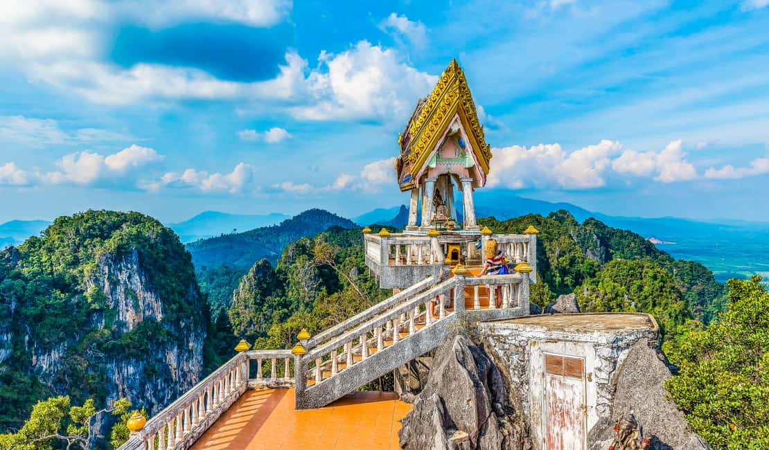 Image N°8 de Krabi : Visite du temple de la grotte du tigre, de la piscine d'émeraude et des sources d'eau chaude activité à Krabi, publiée par le prestataire