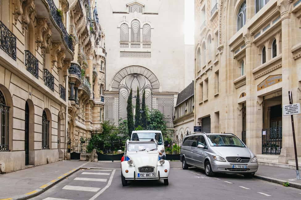 Image N°11 de Paris : 1 heure de visite de la Citroën 2CV d'époque activité à Paris, publiée par le prestataire