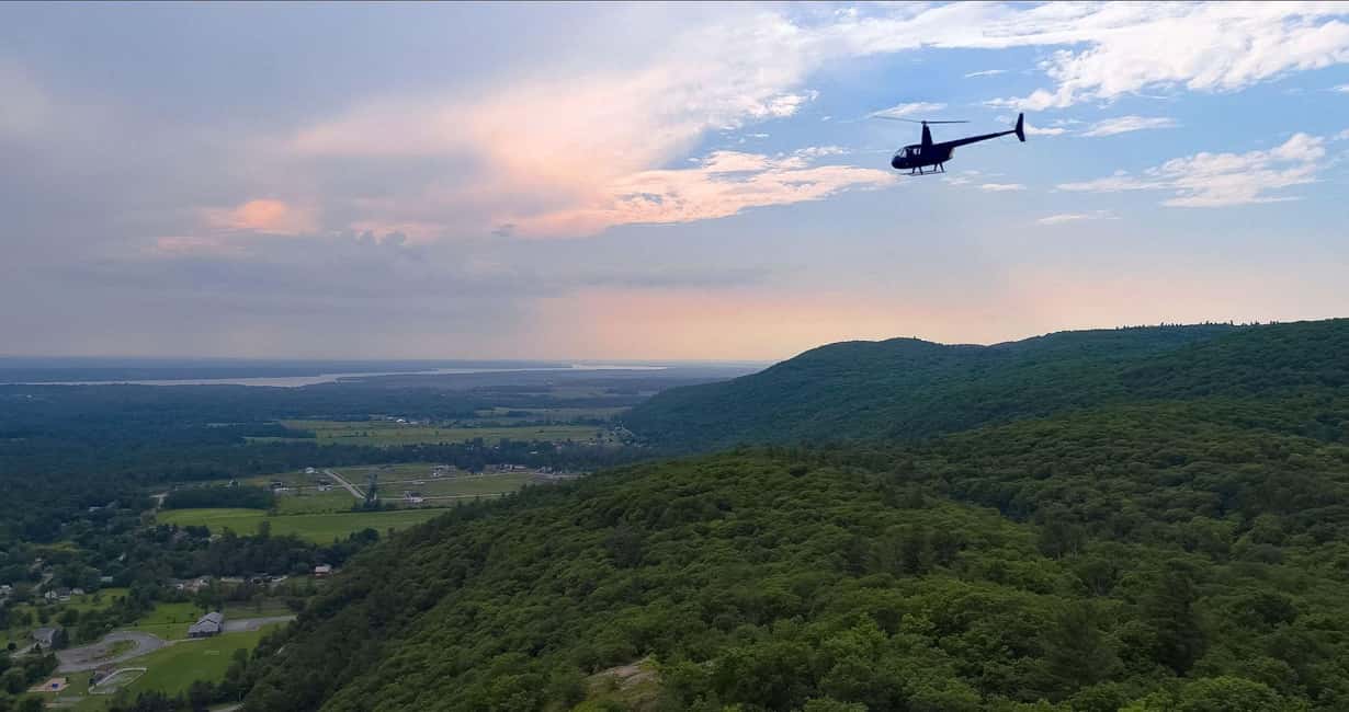 imagem n.2 de Ottawa: Passeio de helicóptero com comentários ao vivo atividade em Ottawa, carregada pelo fornecedor