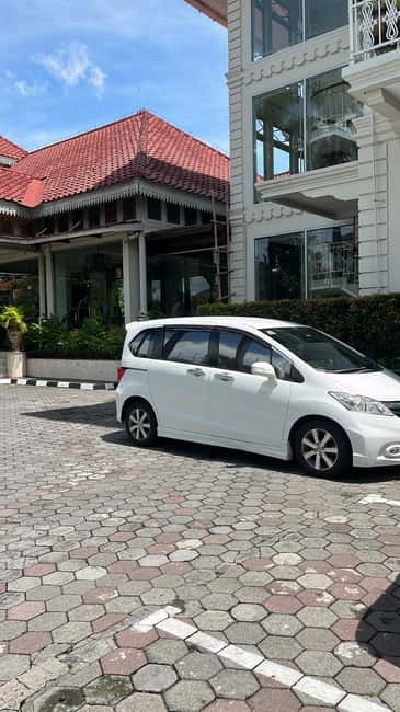 image n.6 of Yogyakarta: Private Car and Driver activity in Yogyakarta, uploaded by supplier