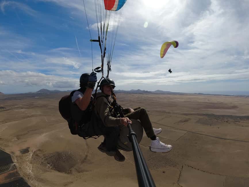 Immagine nº 9 di Lanzarote: Volo in parapendio tandem su Lanzarote attività a Caleta de Famara, caricata dal fornitore