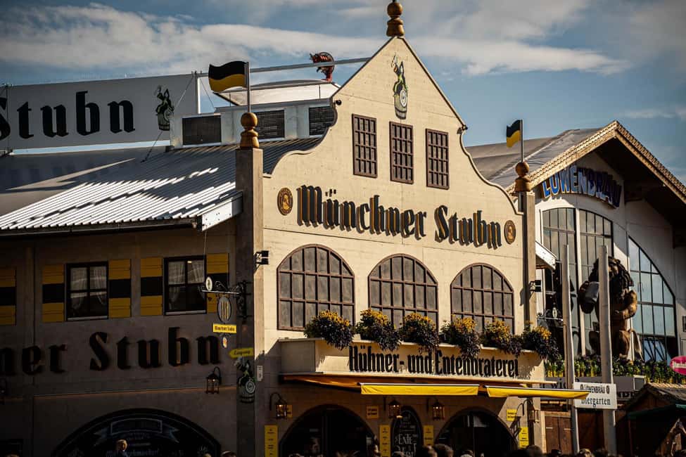imagen n.º 3 de Múnich: tour por el Oktoberfest y visita a la gran carpa con guía local actividad en Múnich, subida por el proveedor