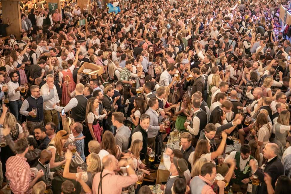 imagen n.º 3 de Múnich: Velada en la Gran Carpa de la Cerveza de la Oktoberfest con reserva de mesa incluida actividad en Múnich, subida por el proveedor