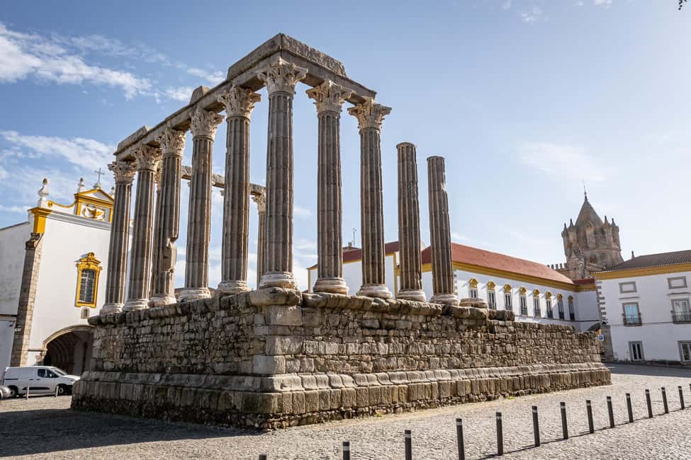 imagem n.1 de Évora: Excursão a pé flexível pelo centro histórico atividade em Cascais, carregada pelo fornecedor