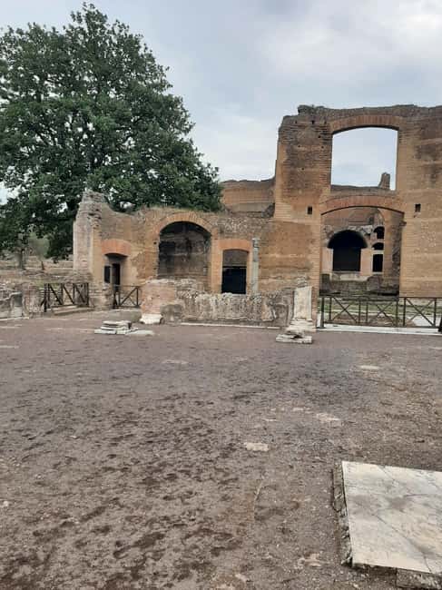 Immagine nº 21 di Da Roma: tour guidato di un giorno ai Giardini di Tivoli e alla Villa Adriana attività a Tivoli, Lazio, caricata dal fornitore