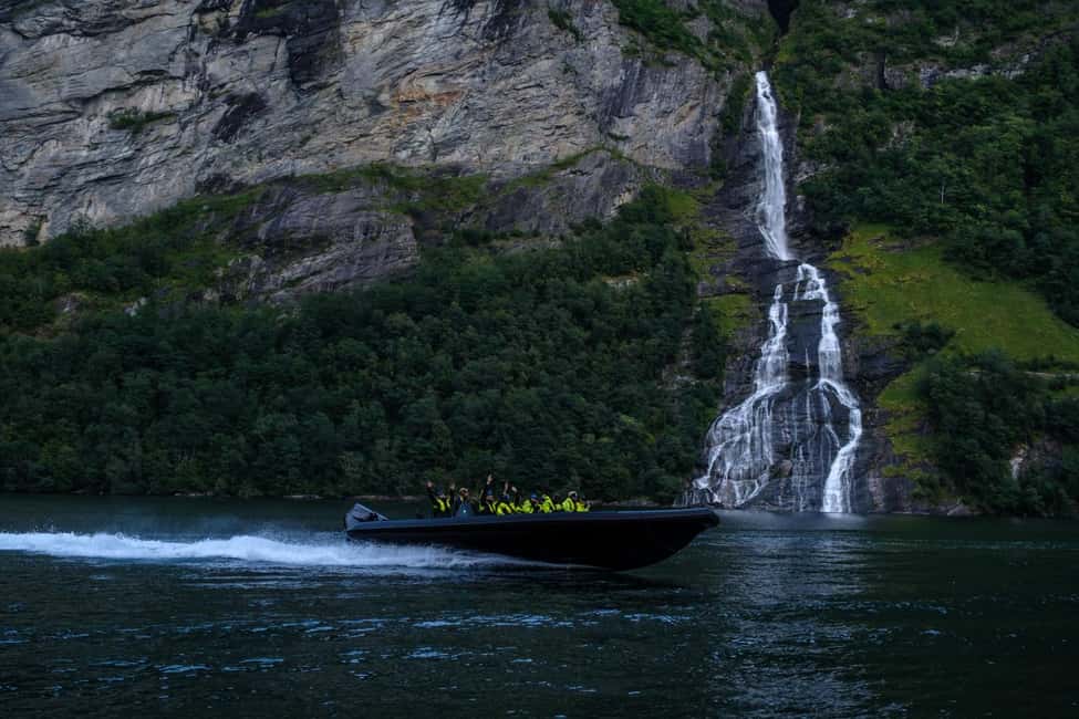 Bild Nr. 3 von Von Hellesylt aus: Erlebe die Fjordsafari Geirangerfjord auf einem RIB. Aktivität in Møre og Romsdal, hochgeladen vom Anbieter