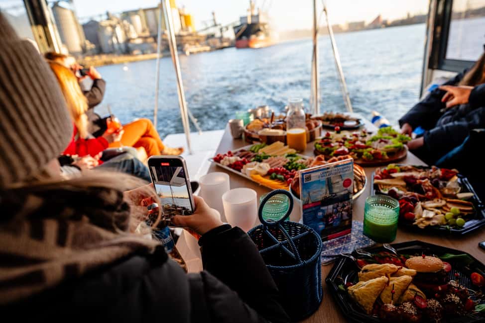 imagen n.º 6 de Gdansk/Sopot: Desayuno Crucero en Catamarán actividad en Suchy Dąb, subida por el proveedor