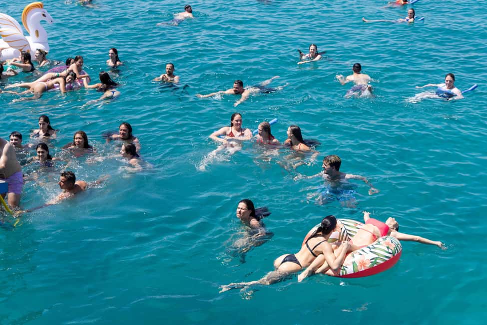 afbeelding n.7 van Athene: eilandcruise met zwemmen. DJ, lunch en drankjes inbegrepen. activiteit in Centraal-Griekenland, geüpload door aanbieder