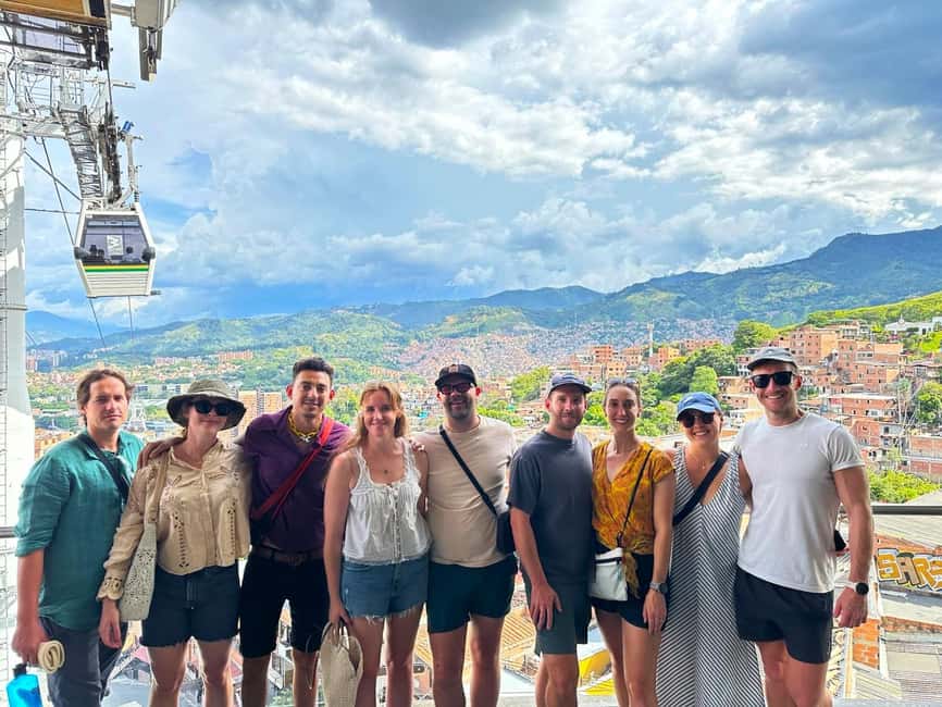 imagem n.6 de Medellín: Tour de grafite na Comuna 13 com comida de rua e teleférico atividade em Medellín, carregada pelo fornecedor