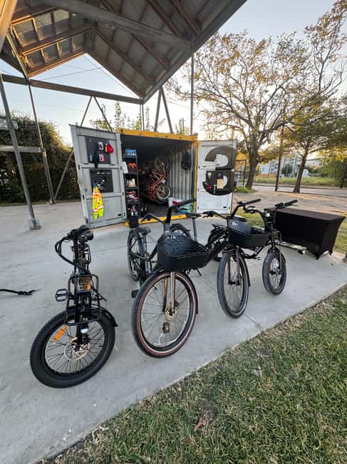 imagen n.º 10 de Houston: Paseo nocturno en bicicleta con luces LED y música actividad en Houston, subida por el proveedor
