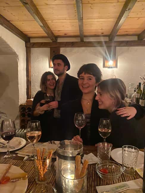 imagem n.5 de Colónia-Nippes: Prova de vinhos gourmet com prato de queijos atividade em Colônia, Alemanha, carregada pelo fornecedor