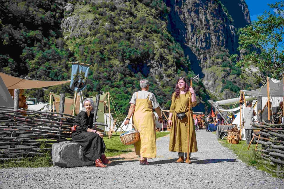 imagen n.º 15 de Bergen: Pueblo Vikingo, Crucero por el Nærøyfjorden y Ferrocarril de Flåm actividad en Flåm, subida por el proveedor