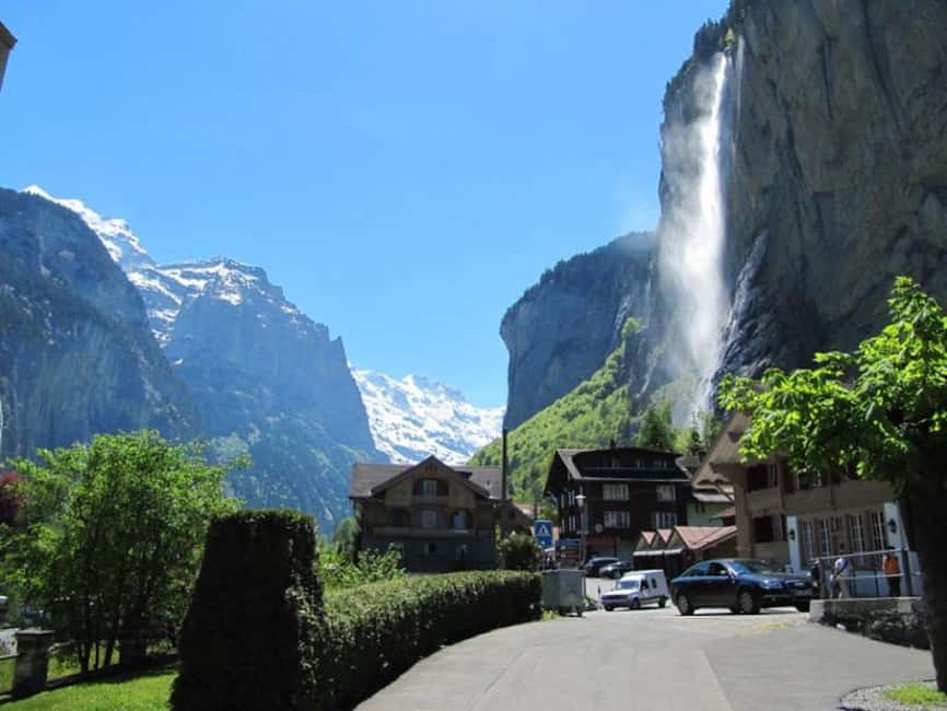 imagen n.º 3 de Interlaken: tour en bicicleta eléctrica por el valle de las 72 cascadas y Lauterbrunnen actividad en Lauterbrunnen, subida por el proveedor