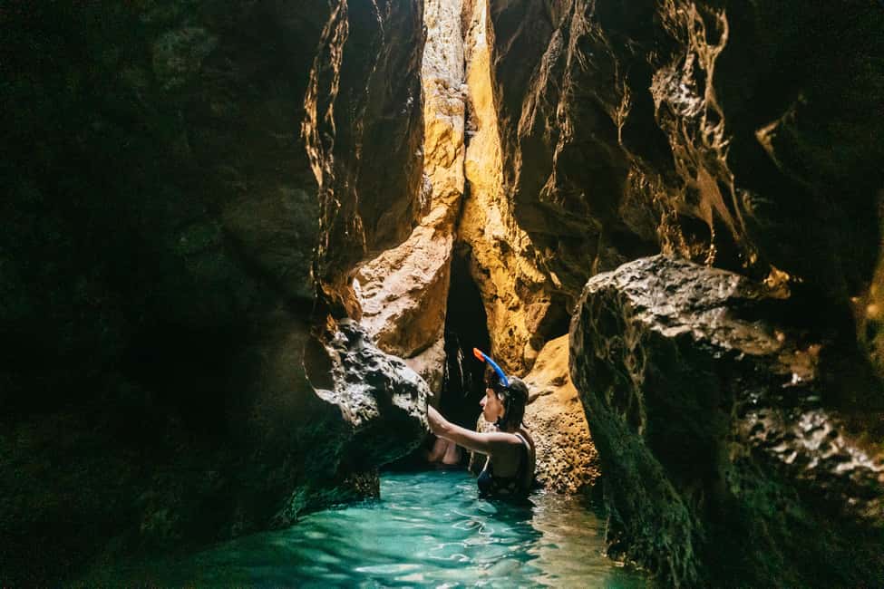 Immagine nº 3 di Dubrovnik: esplorazione in barca per piccoli gruppi della Grotta Azzurra e di Elafit attività a Dalmazia, caricata dal fornitore