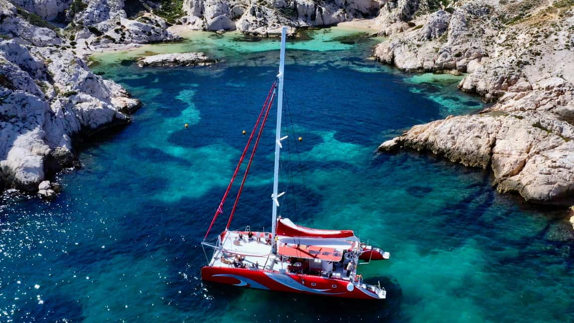 imagen n.º 5 de Marsella : Crucero en Catamarán por las Calanques con Comida y Vino actividad en Sur de Francia, subida por el proveedor