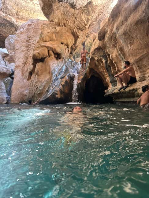 Obraz nr 3 z atrakcji Muscat: Prywatna wycieczka po Wadi Shab i Bimmah Sinkhole + bezpłatny lunch w Al-Mintakat asz-Szarkijja, przesłany przez organizatora