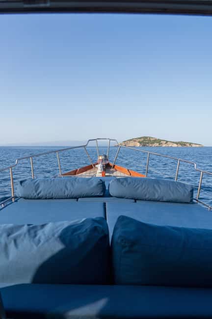 imagen n.º 16 de Skiathos: Crucero tradicional en barco con paradas para nadar y almuerzo actividad en Ciudad de Skiathos, subida por el proveedor