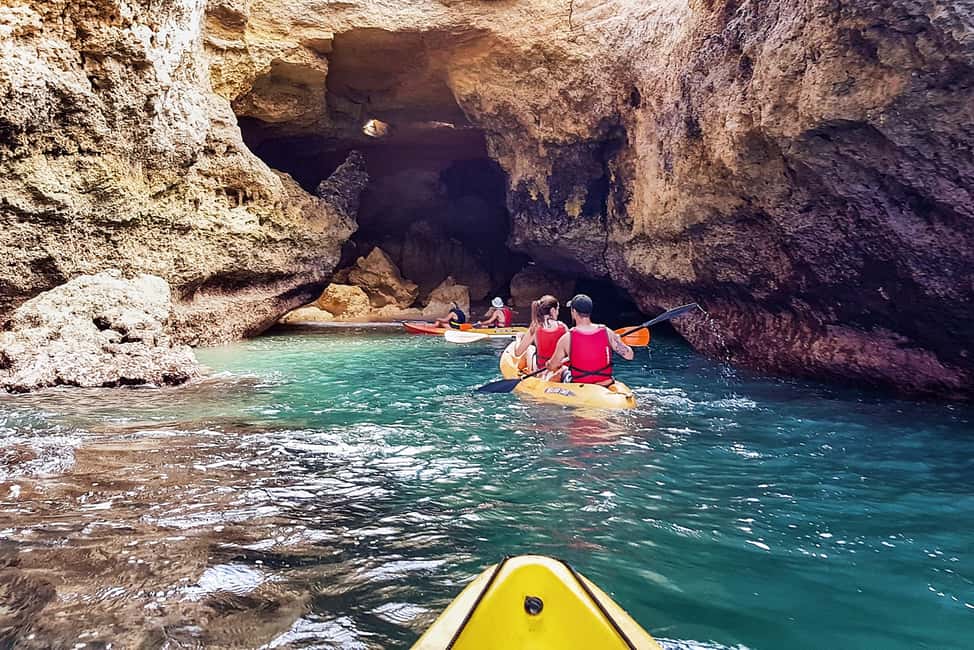 Image N°9 de Benagil : Visite guidée en kayak de la grotte de Benagil activité à Benagil, publiée par le prestataire