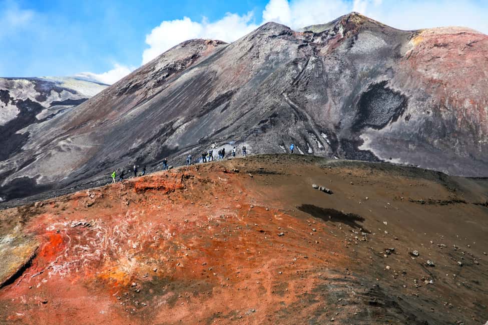 afbeelding n.12 van De Etna: Trek naar 3000m met kabelbaan en jeep activiteit in Catania, geüpload door aanbieder