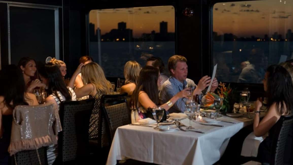 изображение номер 12 мероприятия City Cruises Chicago: Премиум-круиз с обедом или ужином в городе Чикаго, загруженное организатором