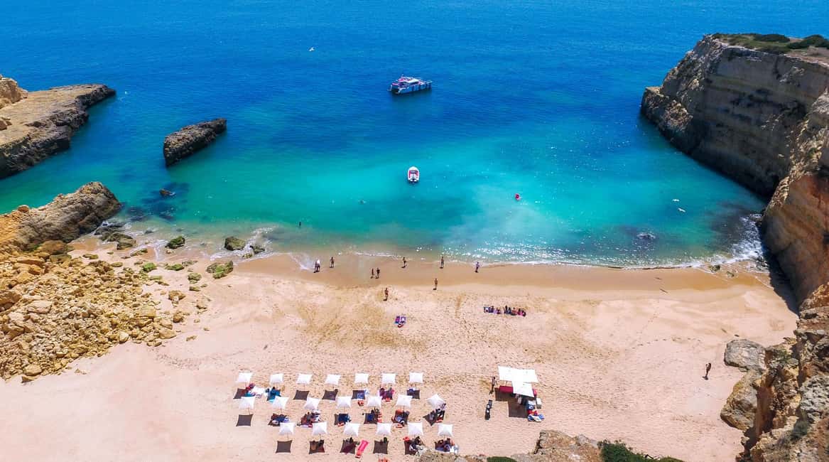 afbeelding n.1 van Albufeira: Rondvaart met strand-BBQ en open bar activiteit in Albufeira, geüpload door aanbieder