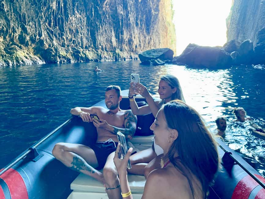 Bild Nr. 25 von Vlorë: Sazan Insel, Haxhi Ali Höhle und Karaburun Bootstour Aktivität in Kreis Vlora, hochgeladen vom Anbieter