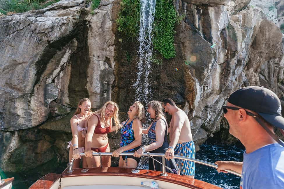 Image N°3 de Au départ de Sorrente : Excursion d'une journée en bateau à Amalfi et Positano activité à Campanie, publiée par le prestataire