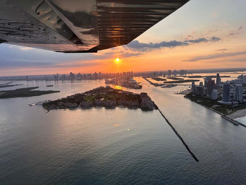 imagen n.º 17 de Miami Beach: Vuelo romántico privado al atardecer con champán actividad en Miami, subida por el proveedor