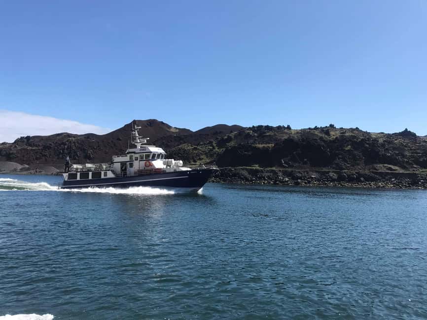 imagen n.º 5 de Vestmannaeyjar: Excursión circular en barco por la isla de Heimaey actividad en Suðurland, subida por el proveedor