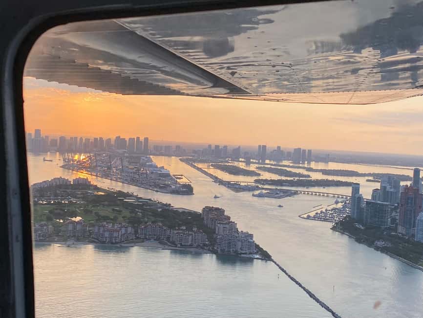 imagen n.º 48 de Miami Beach: Vuelo romántico privado al atardecer con champán actividad en Miami, subida por el proveedor