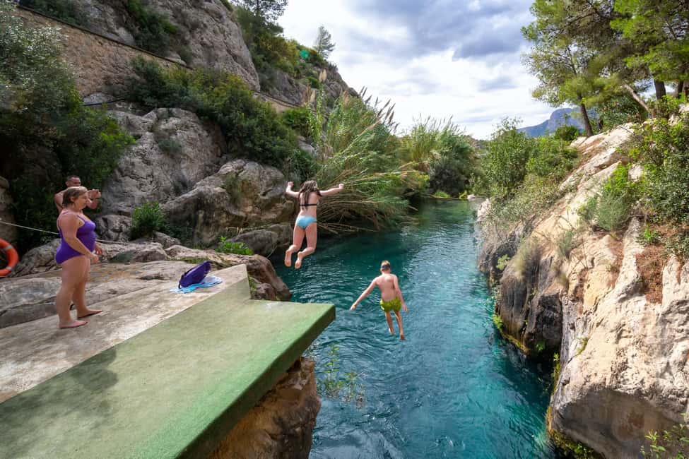 imagen n.º 2 de Desde Alicante/Benidorm: Excursión a las Cascadas de Guadalest y Algar actividad en Callosa de Ensarriá, subida por el proveedor