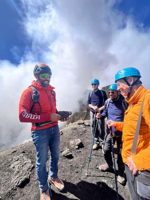 afbeelding n.23 van Etna: trektocht naar de topkraters met vulkaangids 3350 m activiteit in Catania, geüpload door aanbieder