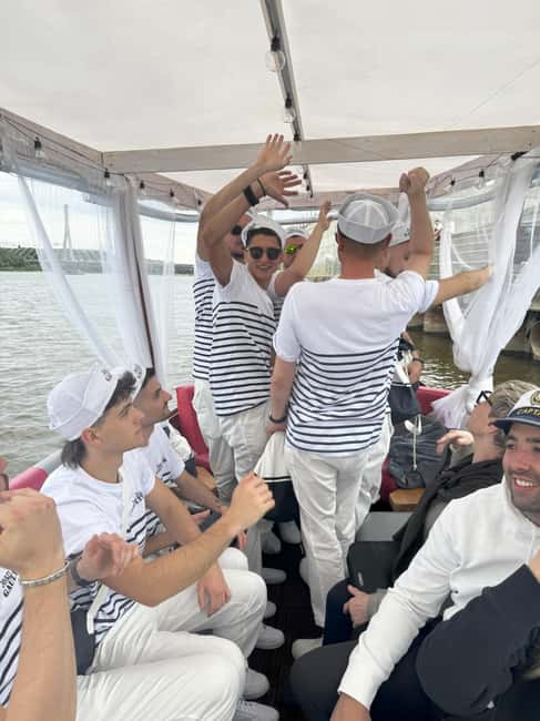 imagem n.16 de Varsóvia: Cruzeiro romântico com Prosecco – Aniversários e pedidos de casamento atividade em Varsóvia, carregada pelo fornecedor