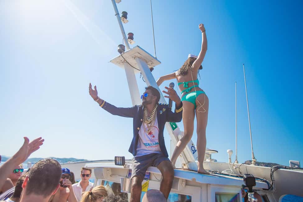 Image N°23 de Ibiza : Soirée VIP sur un catamaran avec Open Bar Premium, Paella et Ticket Club activité à Ibiza (ville), publiée par le prestataire