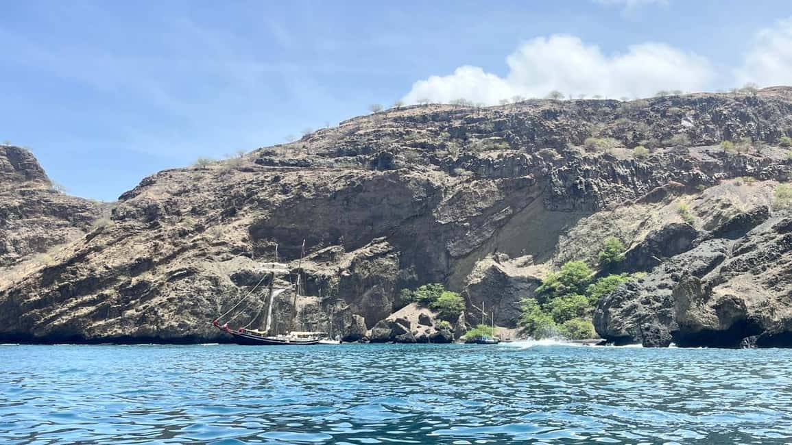 imagem n.22 de Passeio de barco para a caverna de Águas Belas + churrasco atividade em Assomada, carregada pelo fornecedor