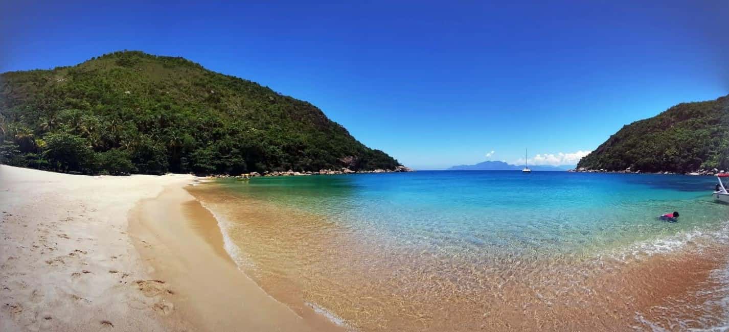 image n.3 of Ilha Grande: 360° Circumnavigation Speed Boat Tour - 8h activity in Vila do Abraão, uploaded by supplier