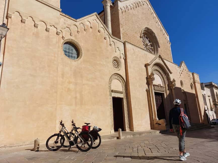 Immagine nº 10 di Lecce: tour in e-bike a Galatina con frantoio e degustazione di vino attività a Corigliano D'otranto, caricata dal fornitore